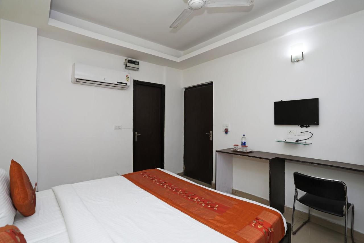 Oyo 11392 The Hotel Grand Hospitality Noida Kültér fotó