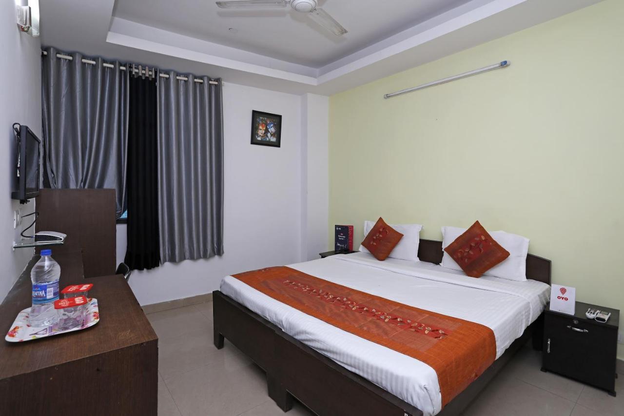 Oyo 11392 The Hotel Grand Hospitality Noida Kültér fotó