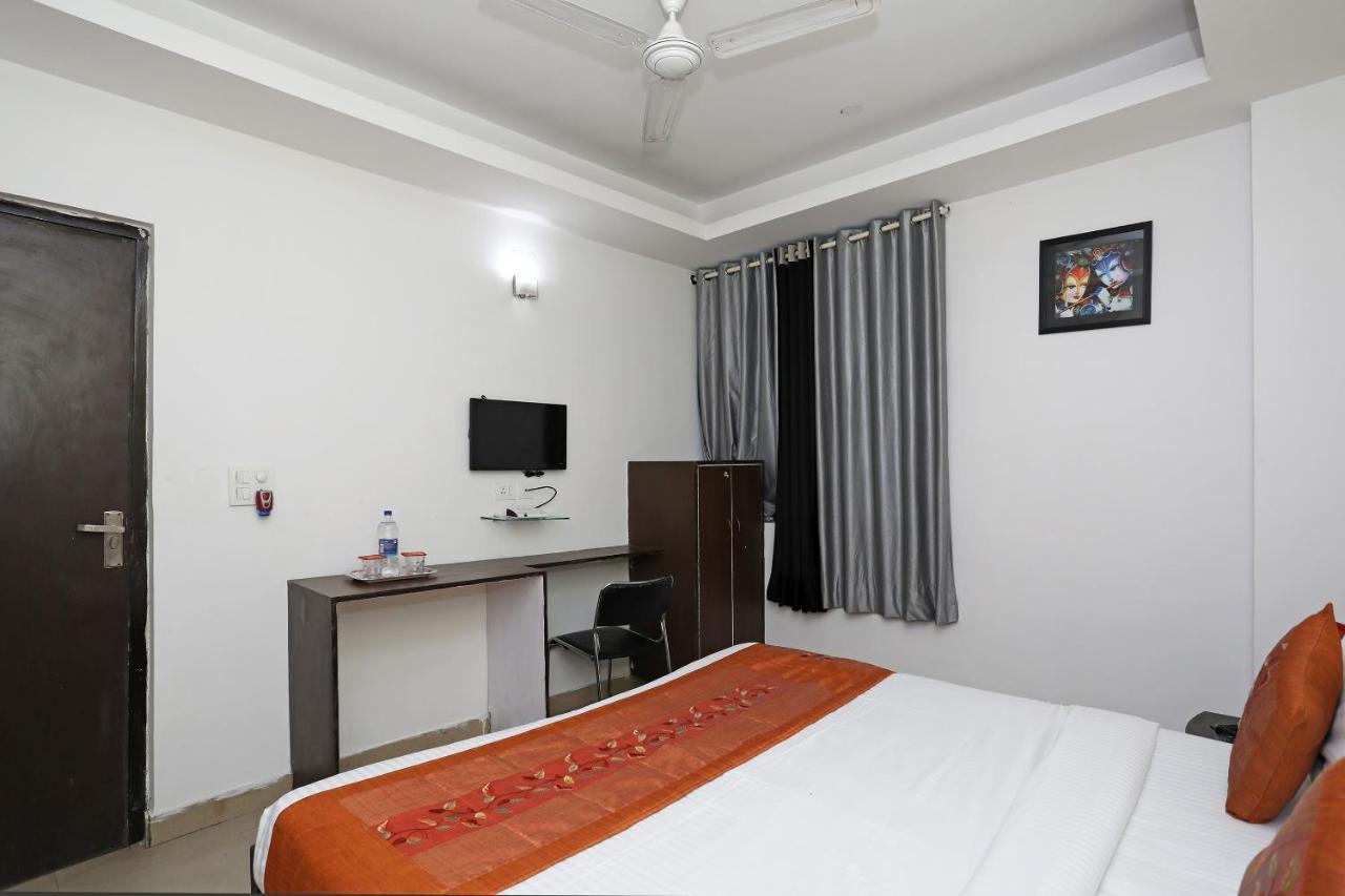 Oyo 11392 The Hotel Grand Hospitality Noida Kültér fotó