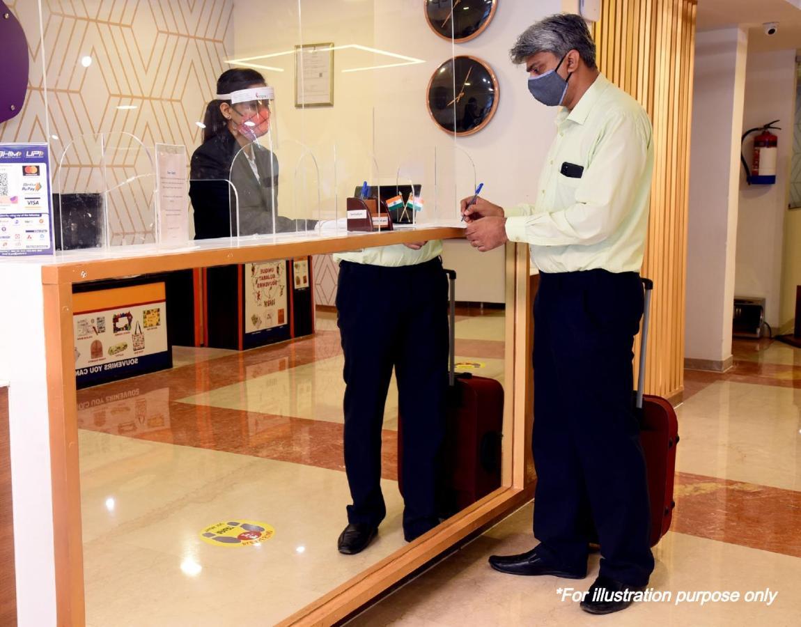 Oyo 11392 The Hotel Grand Hospitality Noida Kültér fotó