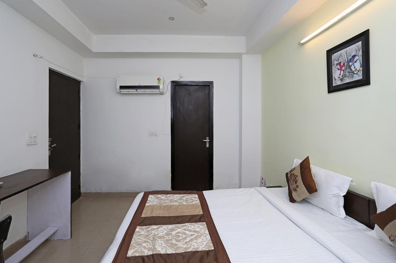 Oyo 11392 The Hotel Grand Hospitality Noida Kültér fotó