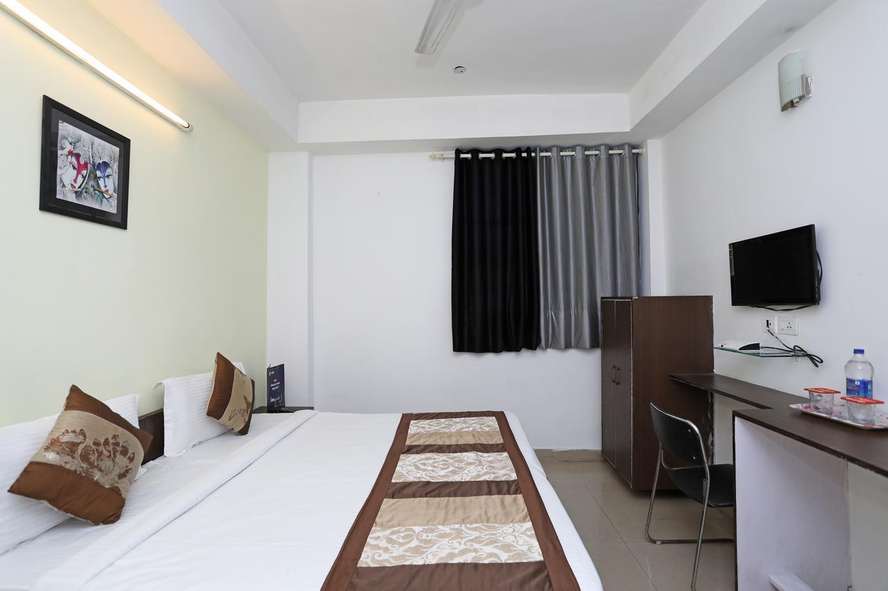 Oyo 11392 The Hotel Grand Hospitality Noida Kültér fotó