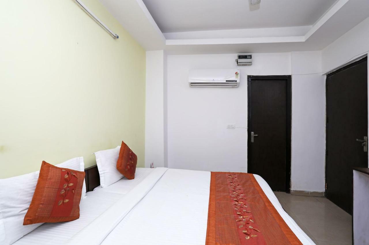 Oyo 11392 The Hotel Grand Hospitality Noida Kültér fotó